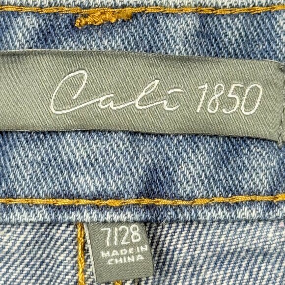 Cali 1850 Women's Frayed Hem Studded Blue Denim Shorts Size 7/28 NWT - Picture 7 of 12